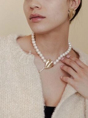 Anita Berisha La Tulipe Collar